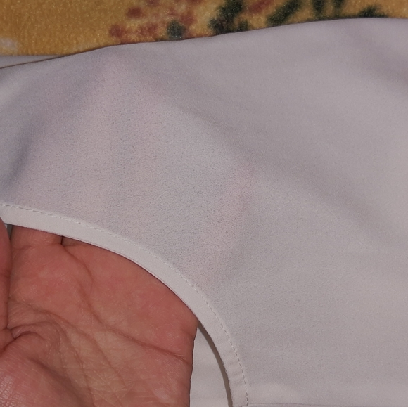 White short blouse for women - Picture 4 of 4